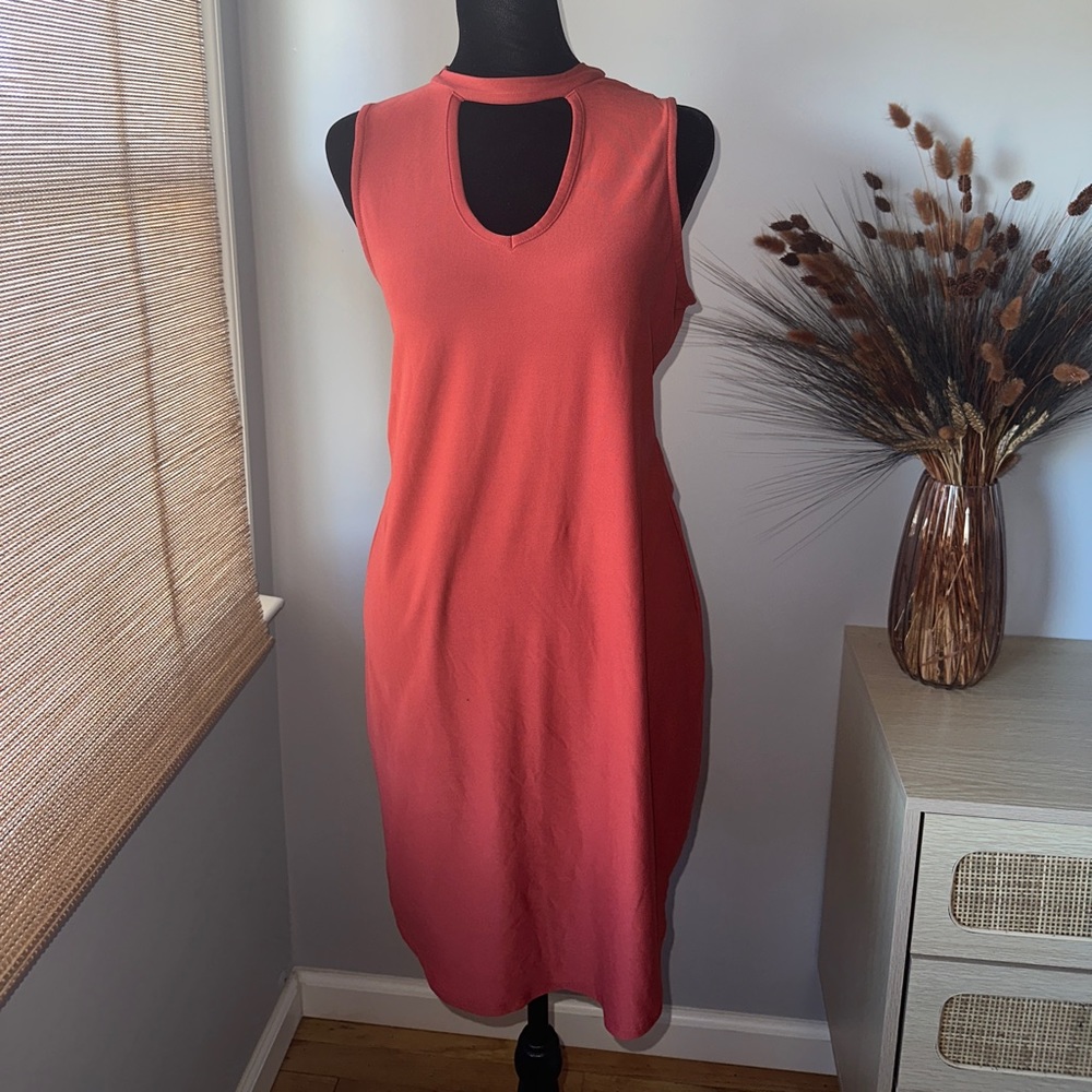 BODY CON HALTER BACK DRESS - Picture 3 of 3